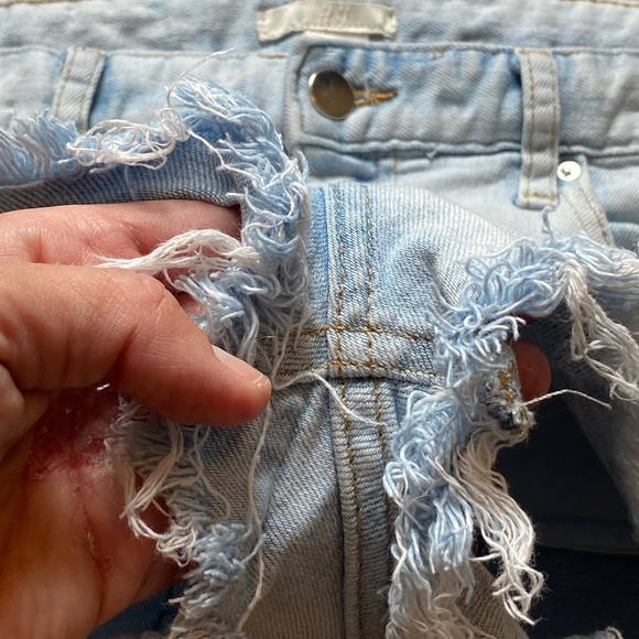 H&M • Distressed Jean Shorts • Size 6 • Light Denim with Frayed Hems - Picture 11 of 12
